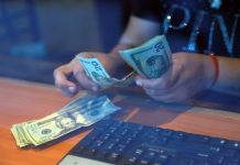 Asian FX largely muted; Philippine peso slips, Malaysian ringgit rises
