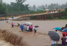 Coffin Carried Through Raging Flood in Laurel, Batangas