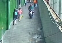 Small Vendor Falls Asleep on Rolling Cart, Loses Goods to Thief