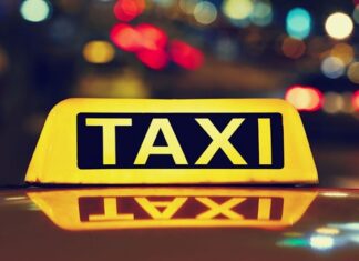 Alleged Drunk Man Punches & Throws Object at Parked Taxi in Quezon City