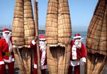 Fishermen Dressed as Santa Bring Free Holiday Rides on Their Traditional Boats