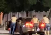 3 Drunk Friends Push Their Car Home to Follow Anti-Drunk Driving Law