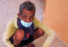 Elderly Vendor Living Alone Touches Hearts of Netizens