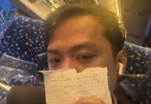 Netizen Touched After Receiving Encouraging Note from Young Passenger