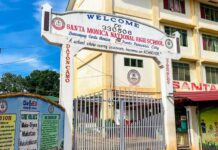 Students Held at School Gate in Puerto Princesa for Wearing Baggy Pants