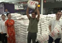 Bongbong Marcos Lifts 10-Kilo Bag of Rice amid Health Problem Rumors: “Sinong may sakit?”