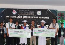 Outstanding Students in Antique Receive Cash Incentives