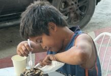 Kind-Hearted Netizen Gives Cake to Young Street Child