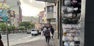 Female Netizen Nearly Victimized by Elderly Woman Pretending to Be Her Former Teacher