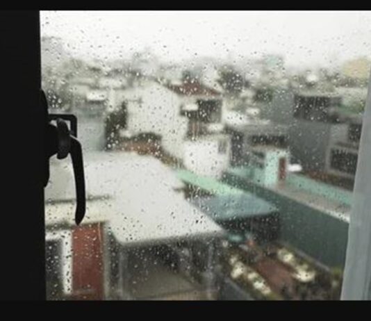 Man Injured After Falling From Fourth Floor During Bad Weather in Caloocan