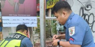 Police Officers Give First Aid to Injured Elderly Man During Brawl in Iloilo