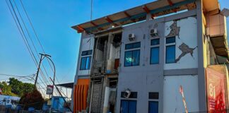 Magnitude 7.7 Earthquake Hits Indonesia, Triggers Tsunami Warning