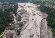 Rescuers search for survivors after devastating Nepal flood