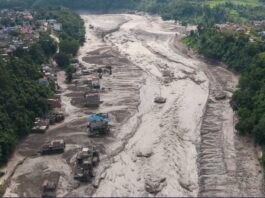 Rescuers search for survivors after devastating Nepal flood