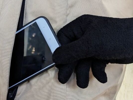2 Friends Arrested for Allegedly Stealing Cellphones From Construction Workers in Quezon City