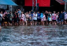 Thailand expects to clear Bangkok floodwater in two to three days, government says