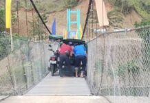 Newly Opened Footbridge in Aklan Draws Attention After Tricycle Attempts to Cross