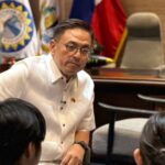 Mayor Ruffy Biazon Confronts 2 Young Men Who Slapped Sleeping Man on Alabang Footbridge